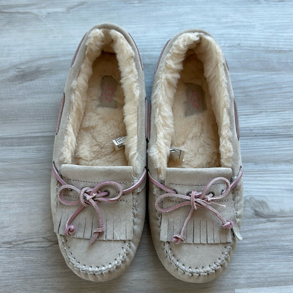 Ugg moccasin. Only worn a few times. Great condition. Beige with pink bows.